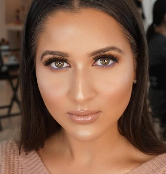 Warme soft glam met paarse eyeliner